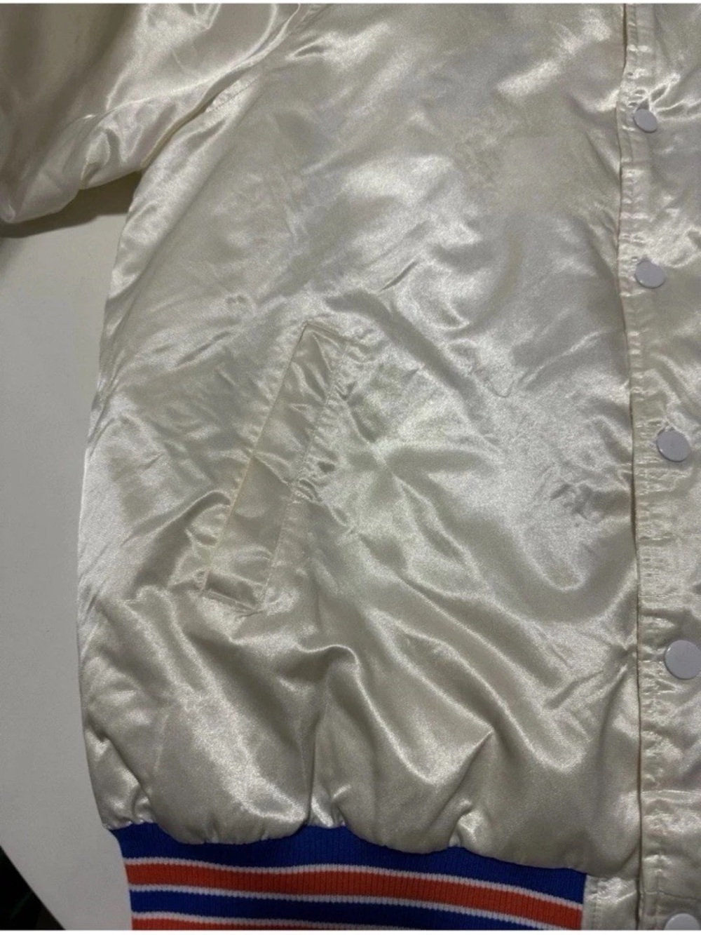 VINTAGE Starter New York Knicks White Cream Limited Edition Jacket XL - Picture 9 of 9